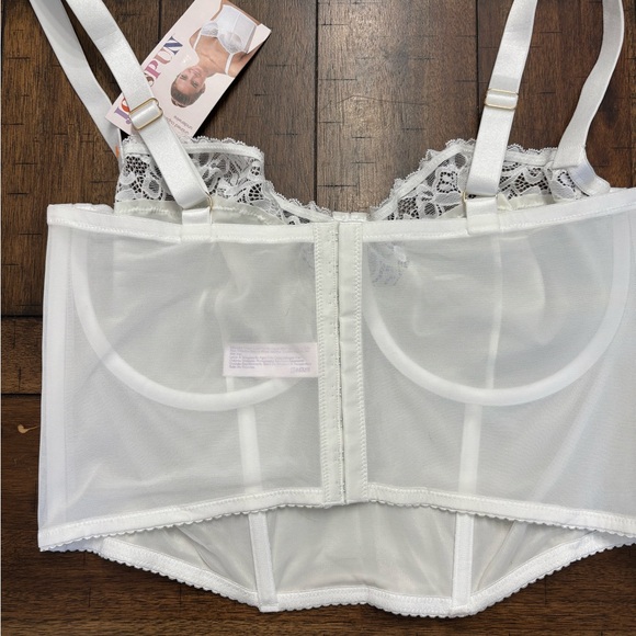 Elegant White Lace Bustier - Picture 4 of 4